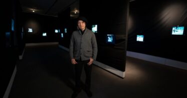 Creator’s NEXT のNFTニュース|世界初「AIが開催するアートの個展」が、日本初のNFT美術館にて3/1(火)からスタート　3/26(土)には都内にて、本個展のプロデューサー 窪田望 出演の対談イベントを開催