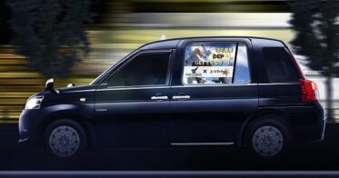 クシーに乗るとNFTがもらえる！？『機動警察パトレイバー』の描き下ろしイラストが車窓に投影されたDEA『JobTribesタクシー』が2週間限定で都内を走行！