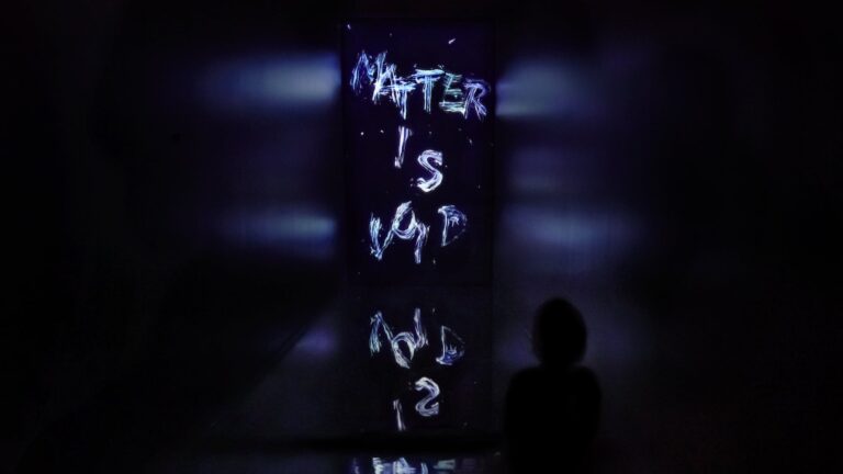 チームラボプラネッツ（東京・豊洲）、チームラボ初のNFT作品《Matter is Void》を11月から展示。