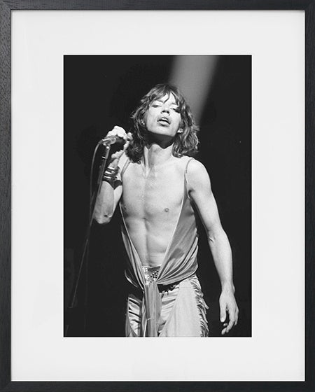 Mick jagger sur scène a francfort en 1976