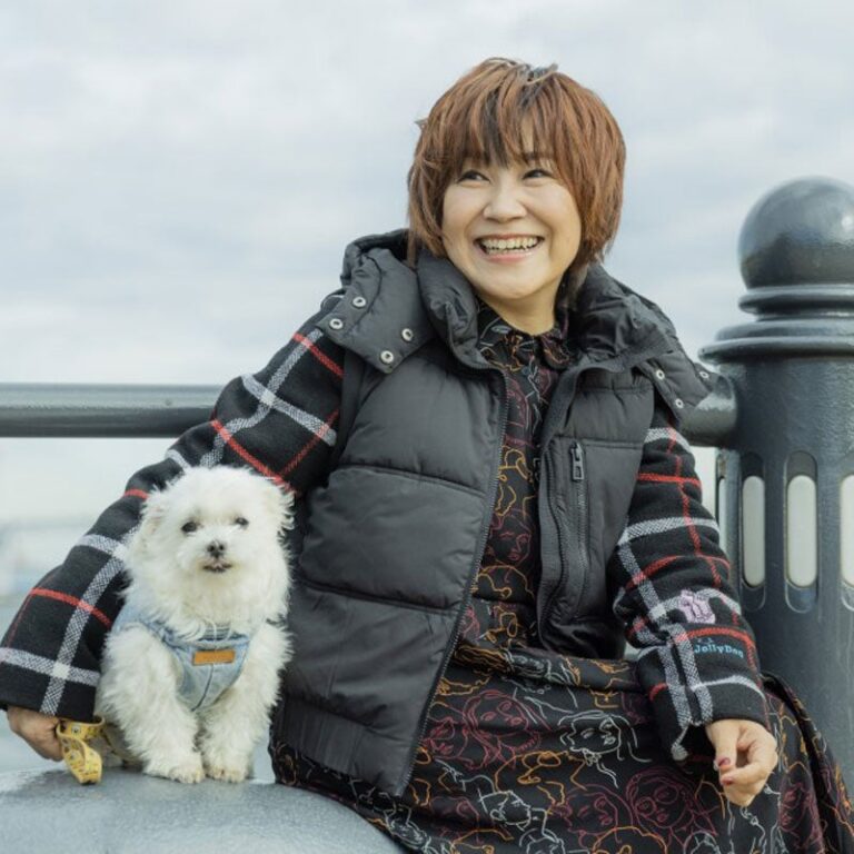 松本さんの愛犬「まんる」と 地元の横浜で撮影したカット